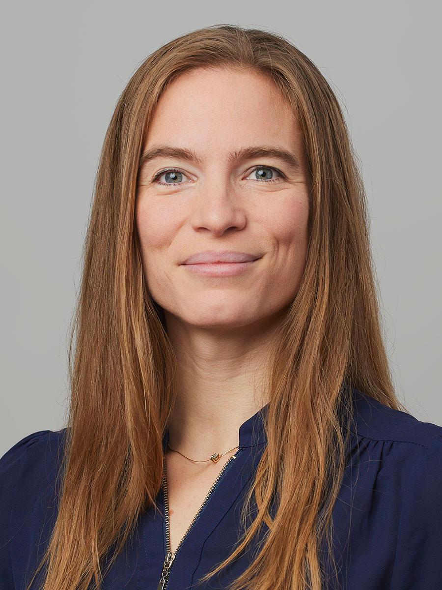 Laura Bégon-Lours